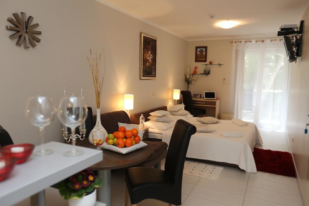 פודסטראנה Apartments Lavica Beach Dumicic חדר תמונה