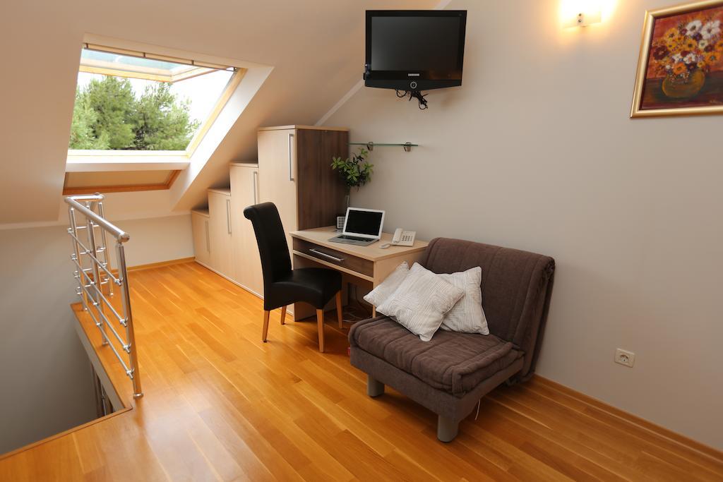 פודסטראנה Apartments Lavica Beach Dumicic חדר תמונה
